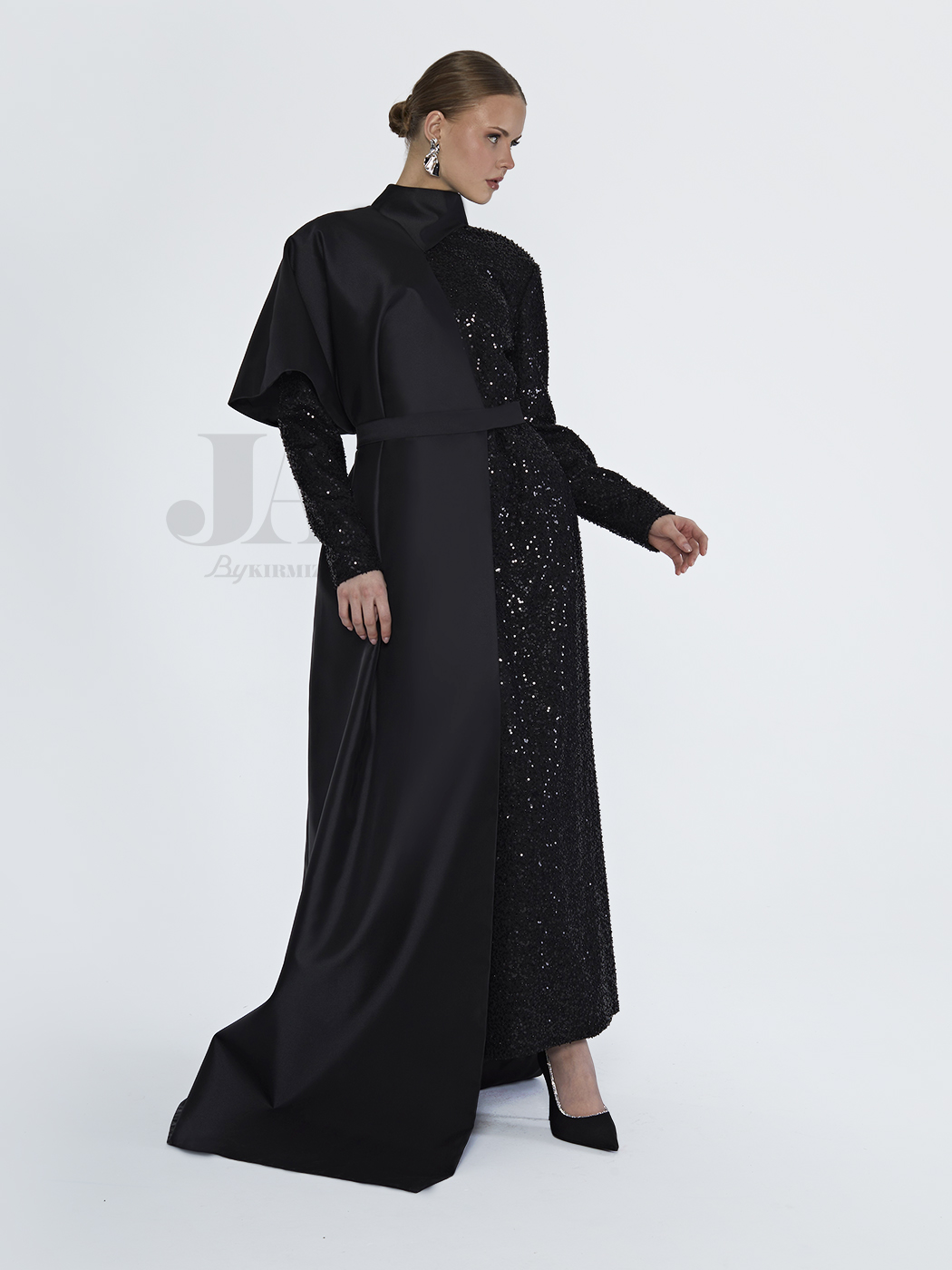 YANDAN PARÇALI SİYAH ELBİSE